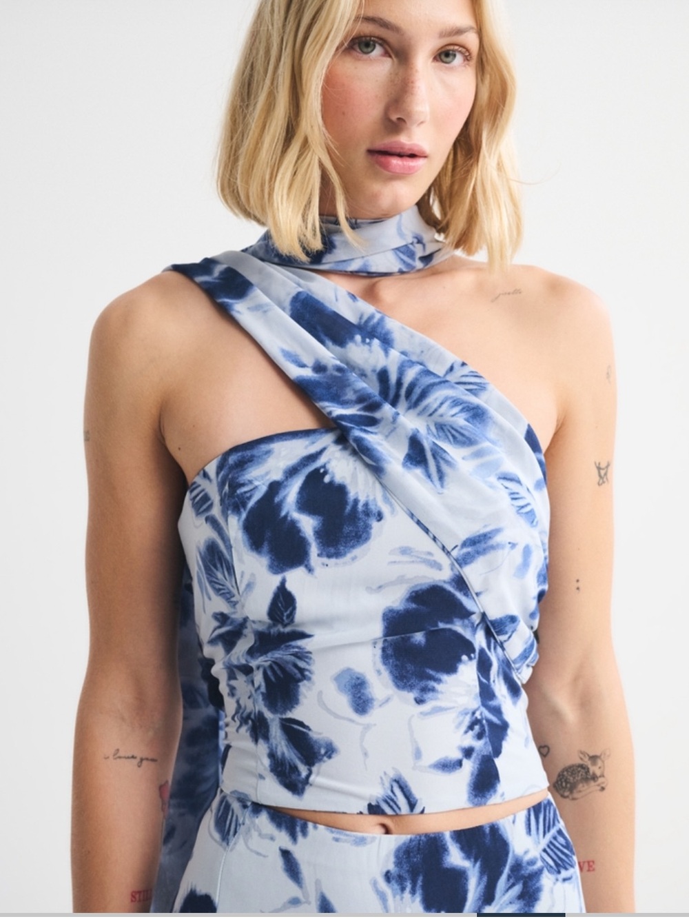 A&F Bra-Free 4-in-1 Convertible Scarf Top Small